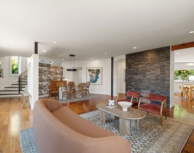 2700 Glendower Avenue - Photo Thumbnail 4