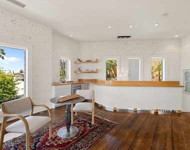 2700 Glendower Avenue - Photo Thumbnail 18