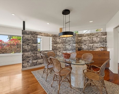 2700 Glendower Avenue - Photo Thumbnail 5