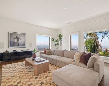 2700 Glendower Avenue - Photo Thumbnail 17