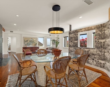 2700 Glendower Avenue - Photo Thumbnail 7