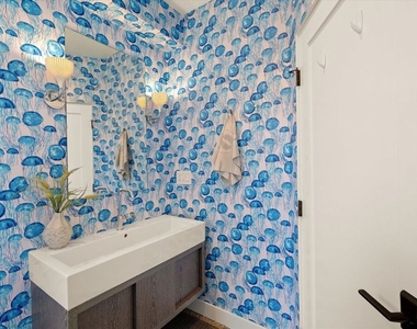 2700 Glendower Avenue - Photo Thumbnail 40