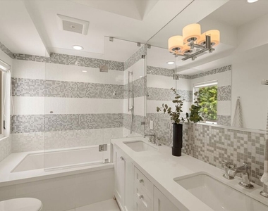2700 Glendower Avenue - Photo Thumbnail 34
