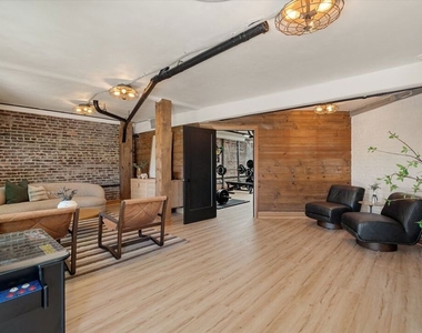 2700 Glendower Avenue - Photo Thumbnail 44