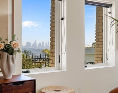 2700 Glendower Avenue - Photo Thumbnail 3
