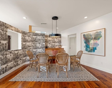 2700 Glendower Avenue - Photo Thumbnail 6
