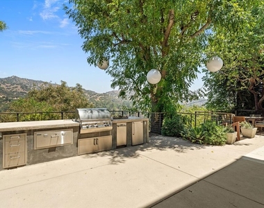2700 Glendower Avenue - Photo Thumbnail 54