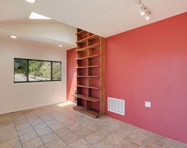 112 Crestview Lane - Photo Thumbnail 16
