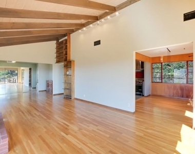 112 Crestview Lane - Photo Thumbnail 5