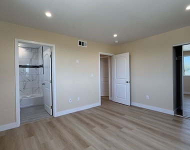 9011 Holmes Avenue - Photo Thumbnail 3