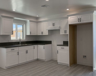 9011 Holmes Avenue - Photo Thumbnail 1