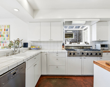 469 Sherman Avenue - Photo Thumbnail 8