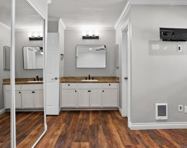 7988 Mission Center Ct - Photo Thumbnail 16