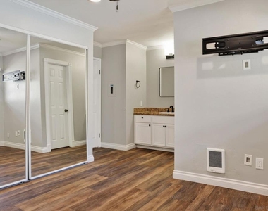 7988 Mission Center Ct - Photo Thumbnail 17