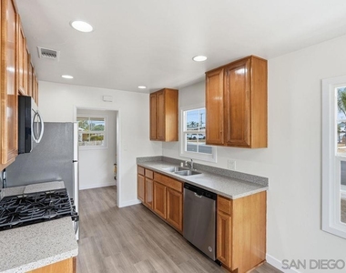 6593 Delfern St - Photo Thumbnail 9
