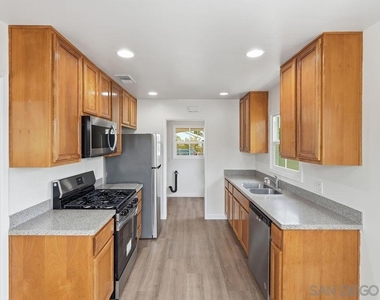 6593 Delfern St - Photo Thumbnail 8