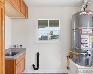 6593 Delfern St - Photo Thumbnail 7