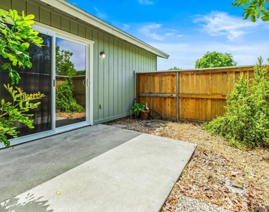 1809 Eastwood - Photo Thumbnail 10