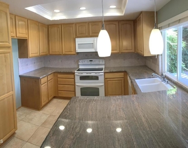 1774 Alderwood Place - Photo Thumbnail 5