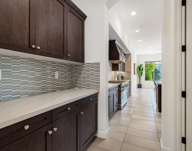 81805 Four Seasons Place - Photo Thumbnail 14