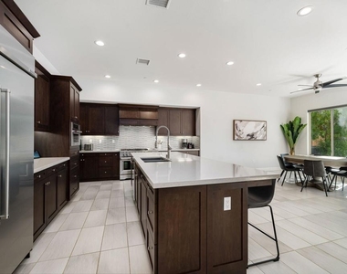 81805 Four Seasons Place - Photo Thumbnail 7
