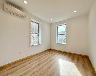 62nd Street - Photo Thumbnail 9