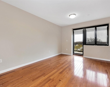 172-18 Jamaica Avenue - Photo Thumbnail 3