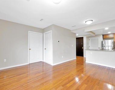 172-18 Jamaica Avenue - Photo Thumbnail 10
