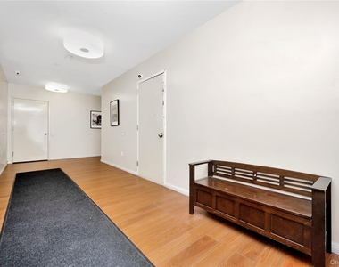 172-18 Jamaica Avenue - Photo Thumbnail 14