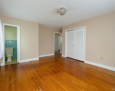 46 Barnard Avenue - Photo Thumbnail 15