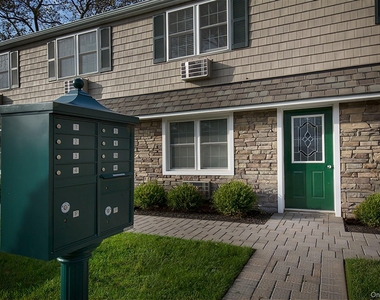 6 Richland Boulevard - Photo Thumbnail 1