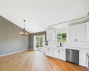 45 Willow Street - Photo Thumbnail 16