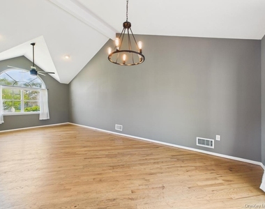 45 Willow Street - Photo Thumbnail 9