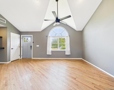 45 Willow Street - Photo Thumbnail 4