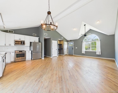 45 Willow Street - Photo Thumbnail 8