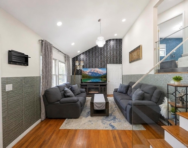 39 Superior Street - Photo Thumbnail 9