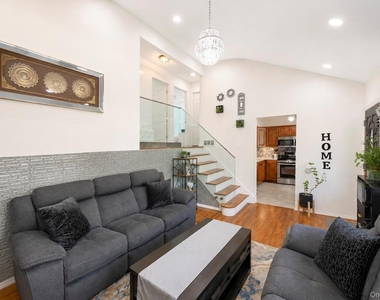 39 Superior Street - Photo Thumbnail 10