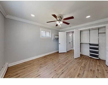 20 Perry Boulevard - Photo Thumbnail 6