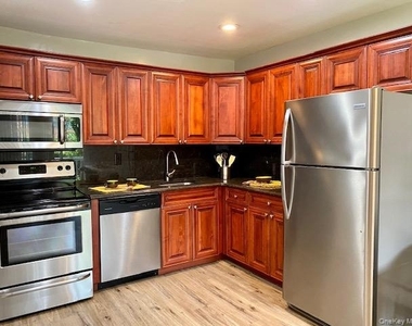 393 Great East Neck Road - Photo Thumbnail 1