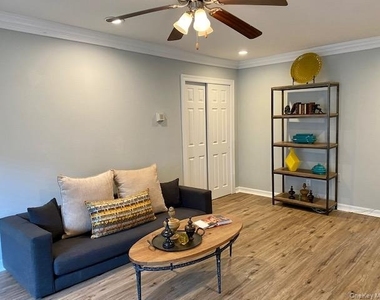 393 Great East Neck Road - Photo Thumbnail 3