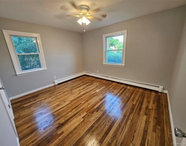 1571 Powers Avenue - Photo Thumbnail 6