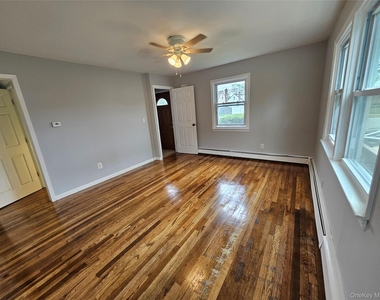 1571 Powers Avenue - Photo Thumbnail 8