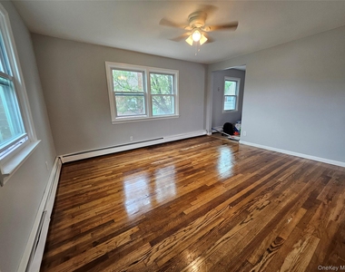 1571 Powers Avenue - Photo Thumbnail 7