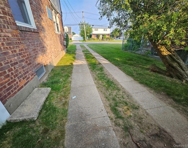 1571 Powers Avenue - Photo Thumbnail 18