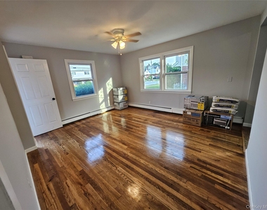 1571 Powers Avenue - Photo Thumbnail 4