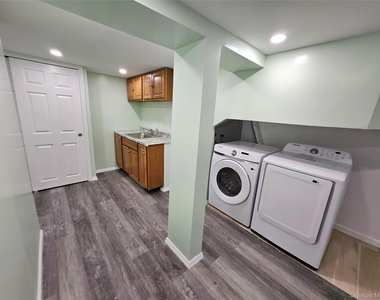 1571 Powers Avenue - Photo Thumbnail 14