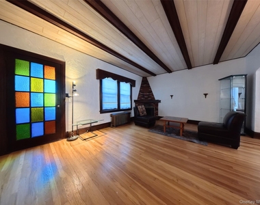 398 Bauer Place - Photo Thumbnail 2