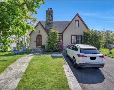 27 Summit Street - Photo Thumbnail 13