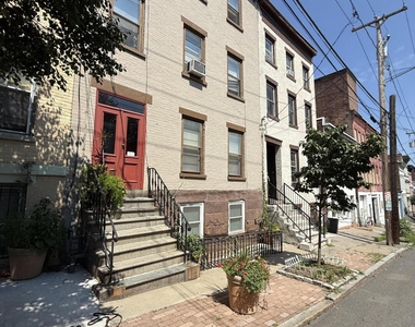 31 Elm Street - Photo Thumbnail 5