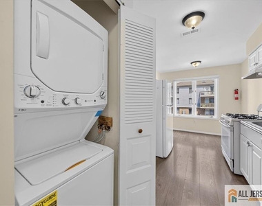 710 Peach Street - Photo Thumbnail 6